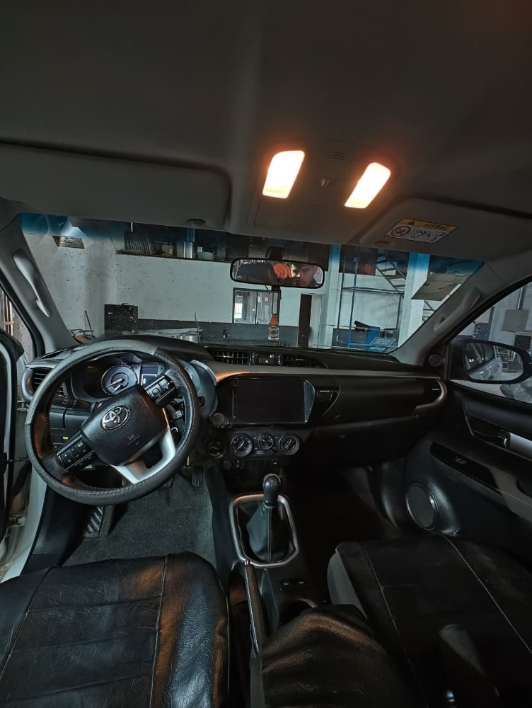 Toyota hilux  SR 4x4 — foto 7